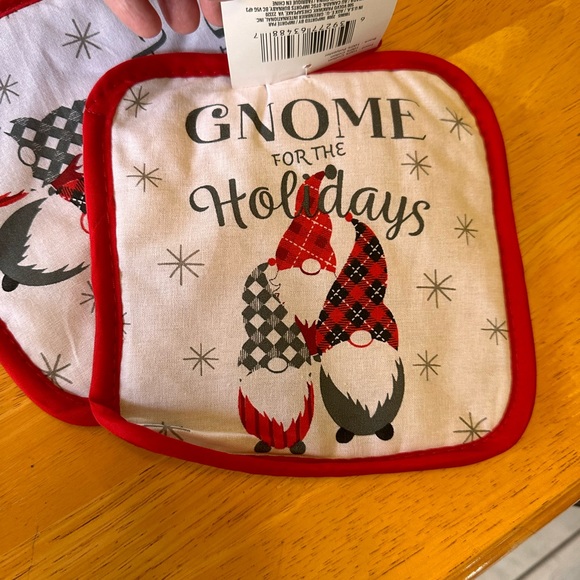 Holiday Kitchen Set 🎄 - Picture 3 of 7